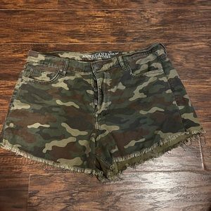 American eagle camo shorts